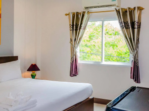 Baan Yuyen Karon Guesthouse