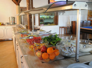 Sea Breeze Hotel & Apartments