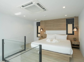 Peace Blue Naiharn Naturist Resort Phuket