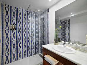 H10 Delfín - Adults Only