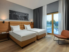 mk | hotel tirana
