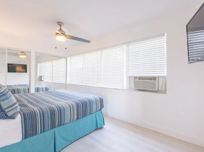 Sea Beach Plaza - Near Jungle Queen Riverboat