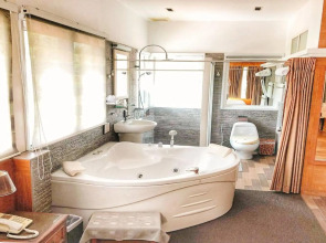 Birds and Bees Resort