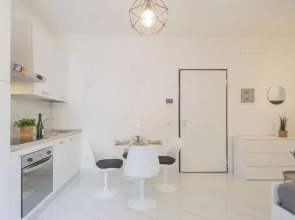 Luce Apartment by Rent all Como