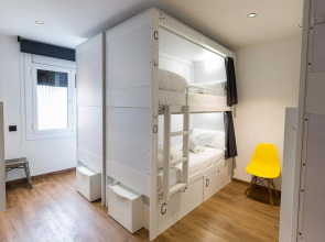 Airhostel Barcelona Airport 24h