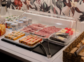 Kyriad Paris 10 - Canal Saint Martin - République