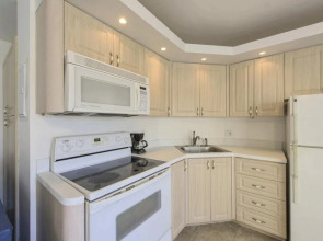 Sea Beach Plaza - Near Jungle Queen Riverboat