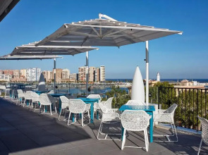 Отель Room Mate Valeria