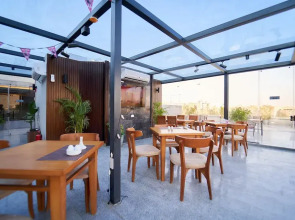 New Pyramid Front Hotel