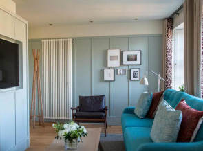 Abbey Strand Apartments, at Holyrood