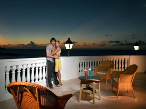 Grand Palladium Lady Hamilton Resort & Spa All Inclusive