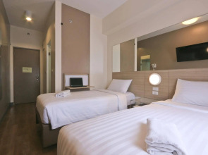 Red Planet Makati Amorsolo