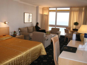 Seasons Hotel - Resort on The Beach