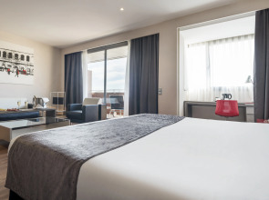 Отель ILUNION Barcelona