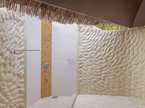 Adaaran Select Huduran Fushi