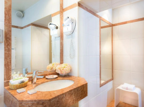 Dauphine Saint Germain Hotel