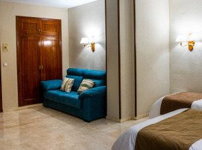 Отель Reina Cristina