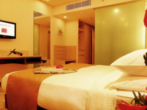 The Metropolitan Hotel and Spa New Delhi