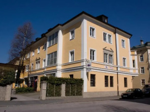 Yoho International Youth Hostel