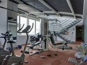 Broadway Hotel & Suites