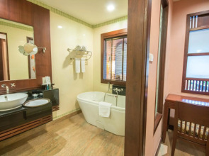 Курортный отель Grand Pacific Sovereign Resort & Spa