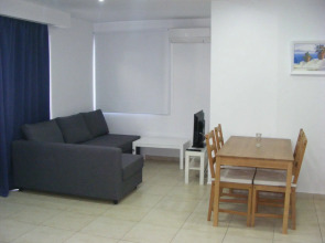 Sun Hall Beach Hotel Apts.