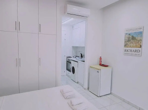 109 LIM 3 - Stay Terra Cota Studio