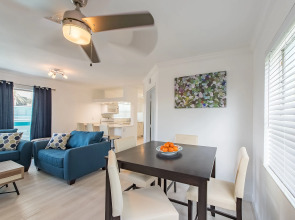 Sea Beach Plaza - Near Jungle Queen Riverboat