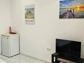 109 LIM 3 - Stay Terra Cota Studio