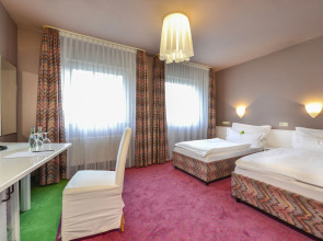 Airport Hotel by The New Yorker