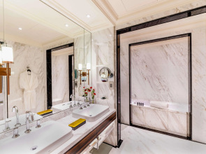 Отель Caravelle Saigon