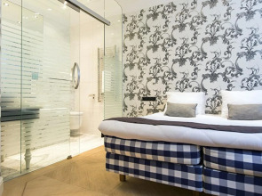 The Amsterdam Canal Hotel