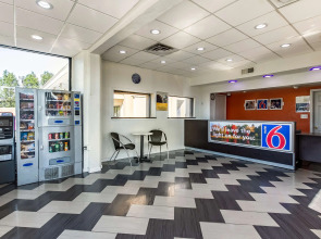 Motel 6 Elizabeth, NJ - Newark Liberty Intl Airport