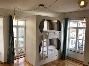 Urban Garden Porto Central Hostel