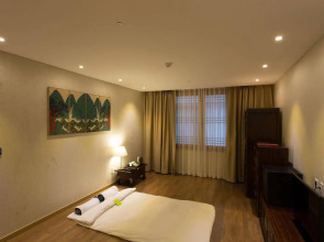 The Central Plaza Hotel