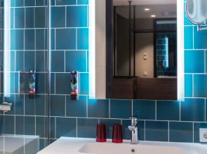 Holiday Inn - the niu, Fender Amsterdam by IHG