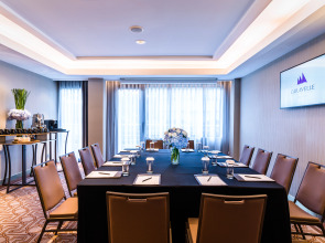 Отель Caravelle Saigon