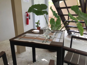 Отель Ithaa Inn Kamadhoo