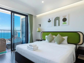 Capella Apartment Fireworks & Ocean View