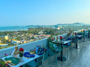Novotel Phuket City Phokeethra Hotel