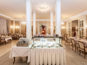 Centro National Frankfurt, Trademark Collection by Wyndham