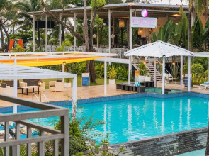 Foxoso La Beach Resort & Spa