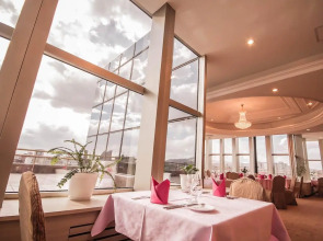 Chinggis Khaan Hotel