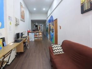 SPOT ON 90236 Zigzag Travellers Home - Hostel