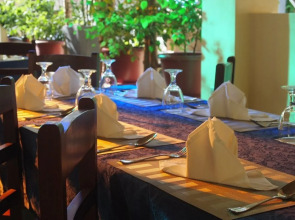 Blue Lagoon Inn & Suites