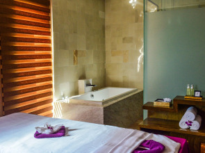 Holiday Beach Hotel Danang