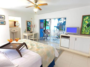 Cocoplum Beach Hotel