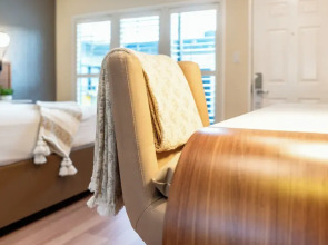 Bevonshire Lodge Motel