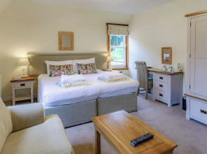 Loch Leven Hotel & Distillery