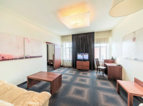 Rixwell Centra Hotel